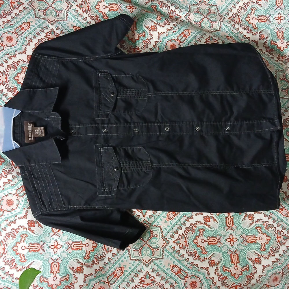 No Boundaries Button Up Black Soot, Size S (34-36)